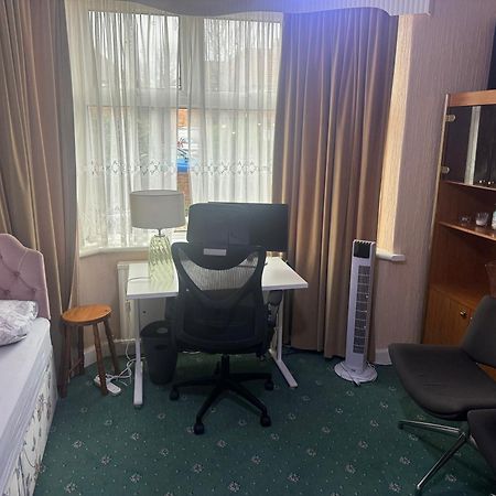 Room Canvey Island Exterior photo